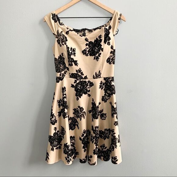 FE Forever Nude and Black Velvet Floral Dress NWT - Picture 2 of 16